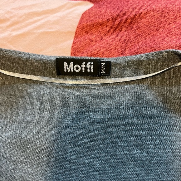 Tunic top by Mofi. Size Medium - Picture 5 of 5